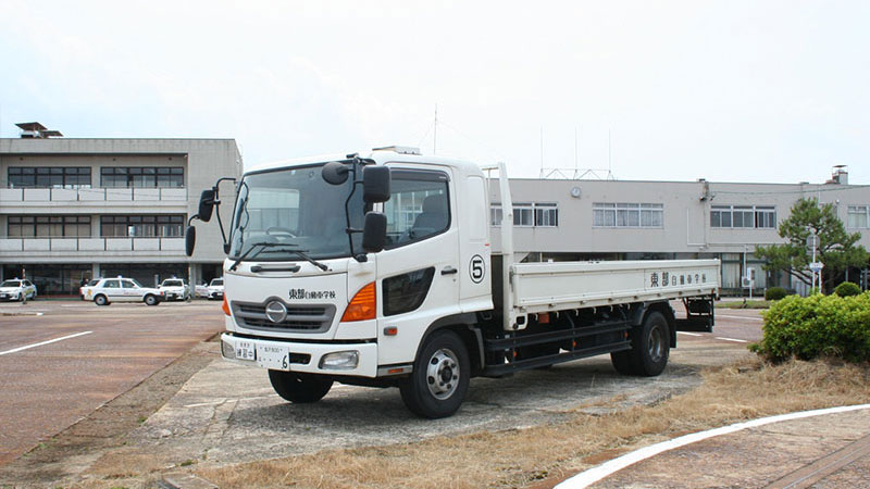 中型自動車